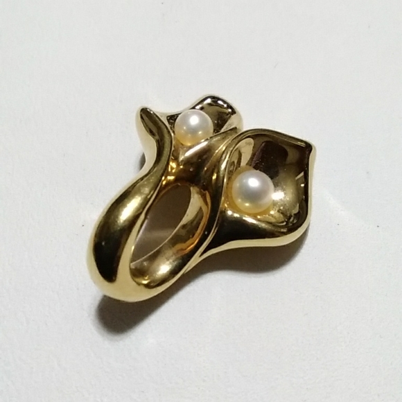 10 KT Pearl Calla Lilly Pendant - Picture 5 of 7